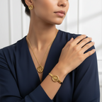 Conjunto de Joyería Circular con Detalles Grabados 100% Acero Bañado en Oro 18K
