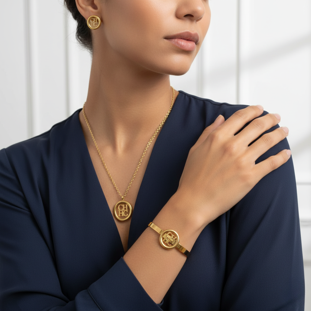 Conjunto de Joyería Circular con Detalles Grabados 100% Acero Bañado en Oro 18K