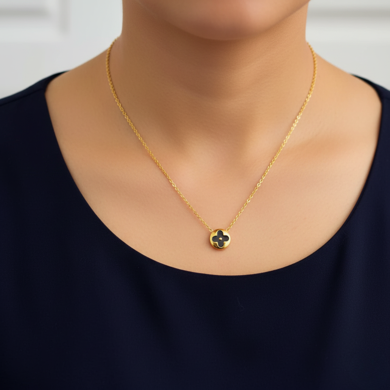Conjunto Elegante Corazón Negro - Acero Bañado en Oro 18K