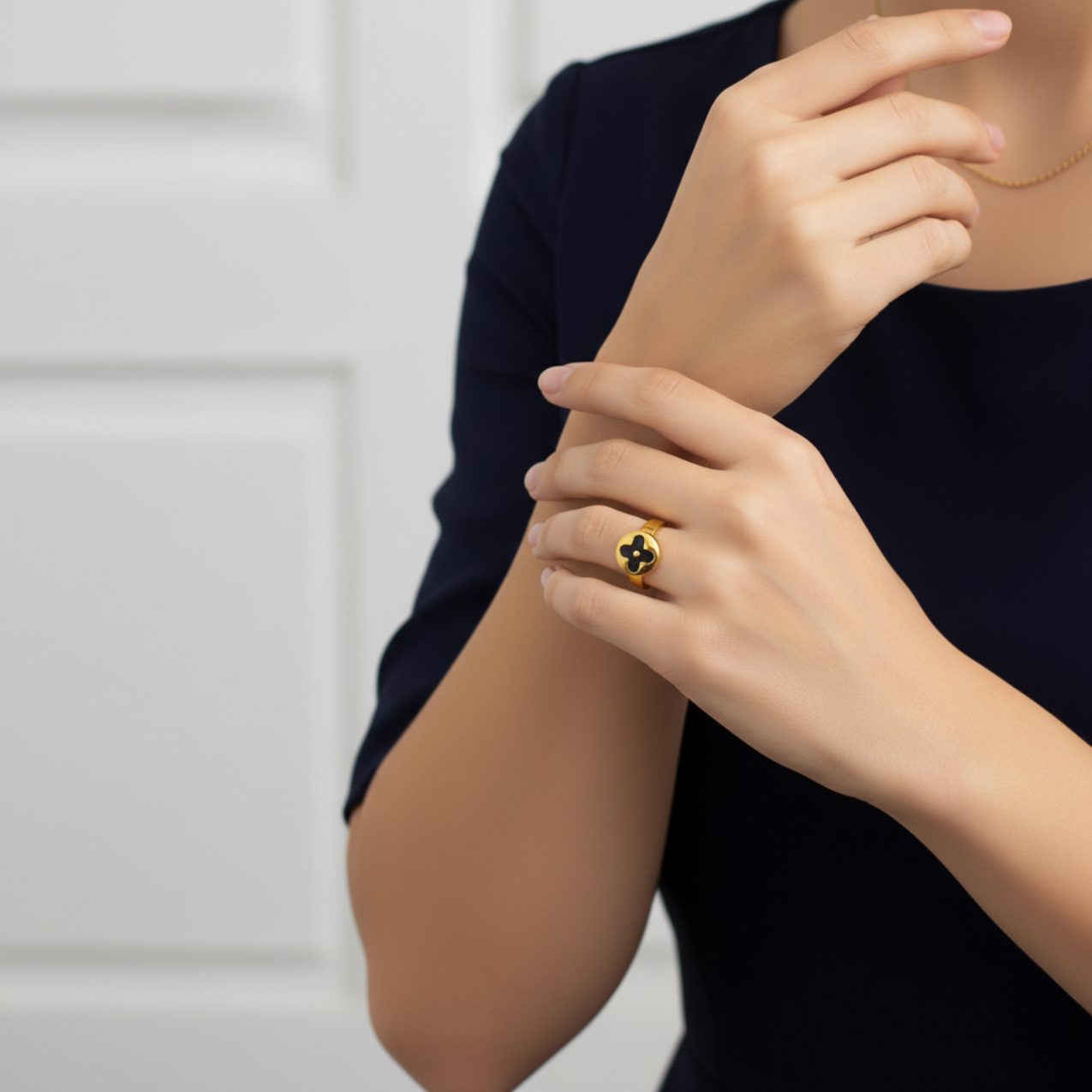 Conjunto Elegante Corazón Negro - Acero Bañado en Oro 18K