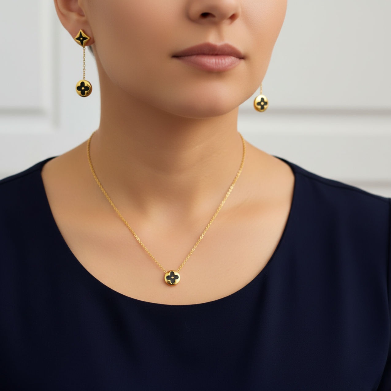 Conjunto Elegante Corazón Negro - Acero Bañado en Oro 18K
