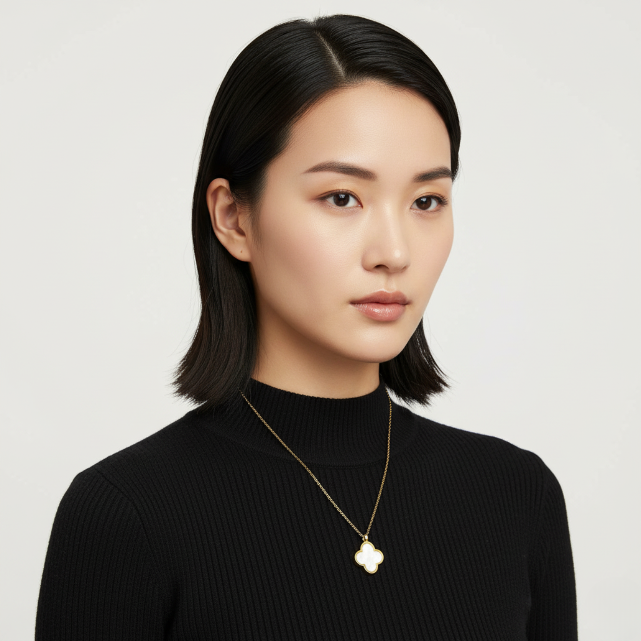 Conjunto de Trébol de Nácar y Pulsera Rígida con Circonitas (Collar, Pendientes y Pulsera) - 100% Acero Bañado en Oro 18K