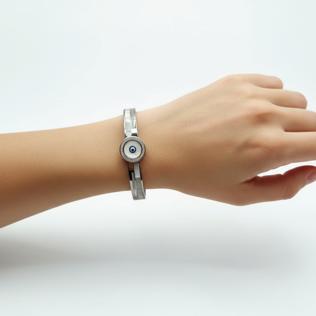 Pulsera Rígida con Ojo Turco y Nácar - 100% Acero Bañado en Rodio