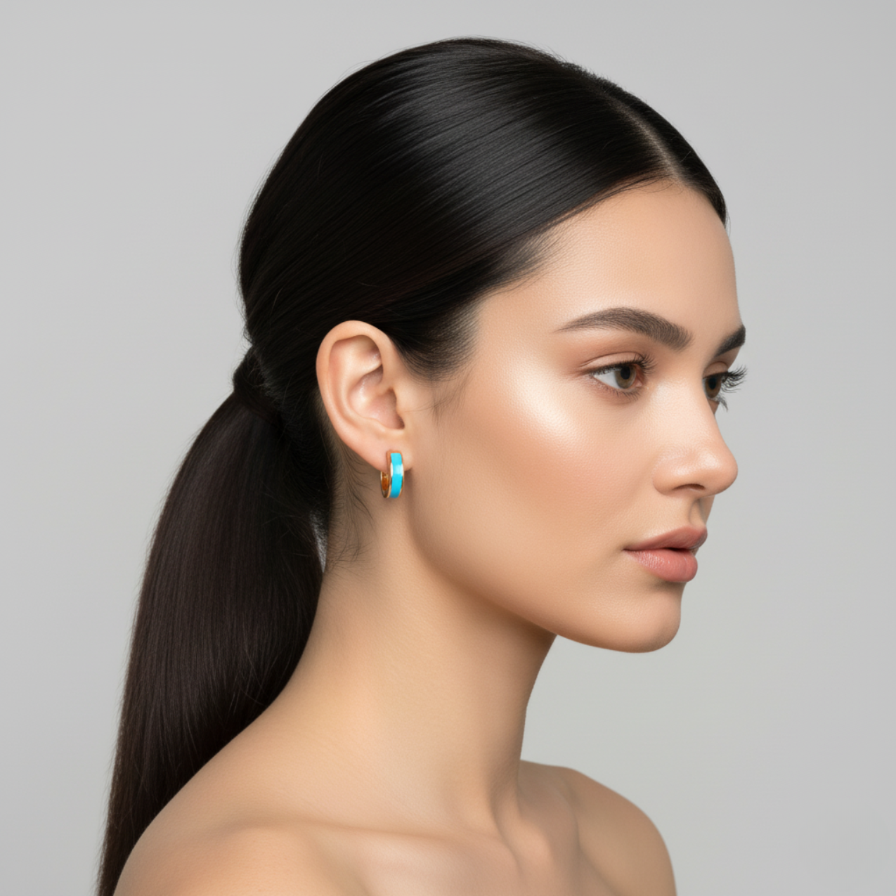 Pendientes de Aro Robusto con Detalle de Esmalte Azul Eléctrico - 100% Acero Bañado en Oro 18K