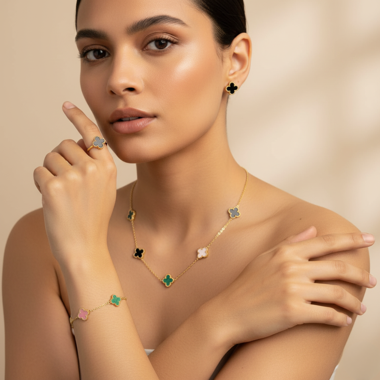 Trèfle à quatre feuilles multicolore de luxe (collier, boucles d'oreilles, bracelet et bague, taille unique) - 100 % acier plaqué or 18 carats