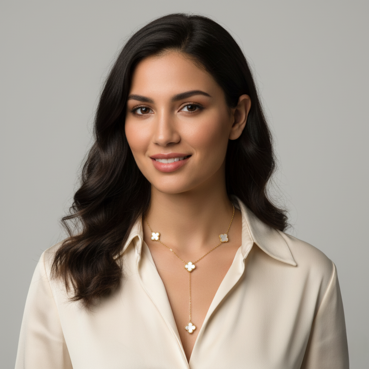 Conjunto de Joyería Trébol Blanco Nácar con Collar Y 100% Acero Bañado en Oro 18K