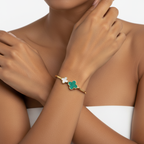 Pulsera Rígida con Trébol Blanco Nácar y Verde Malaquita 100% Acero Bañado en Oro 18K