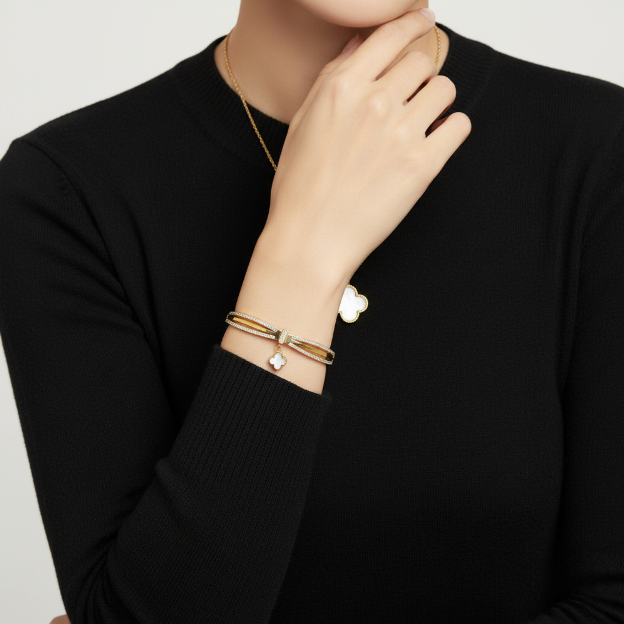 Conjunto de Trébol de Nácar y Pulsera Rígida con Circonitas (Collar, Pendientes y Pulsera) - 100% Acero Bañado en Oro 18K