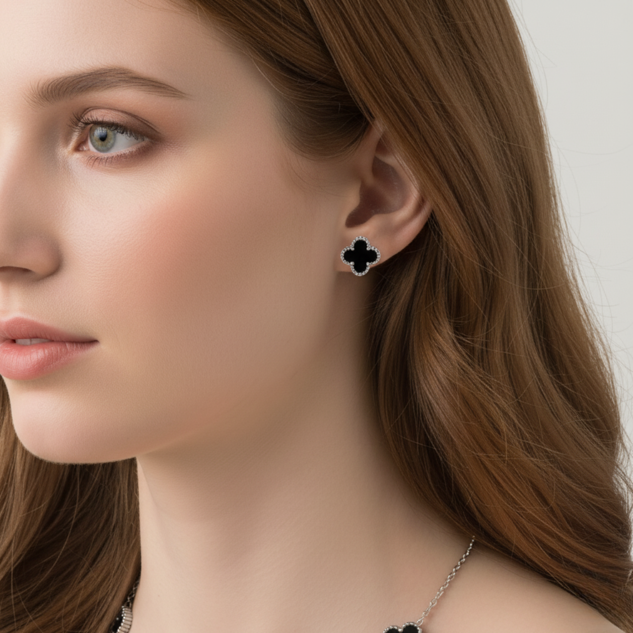 Conjunto Lujo de Tréboles de Cuatro Hojas Negros (Collar, Pendientes, Pulsera y Anillo) - Acero Inoxidable con Baño en Rodio