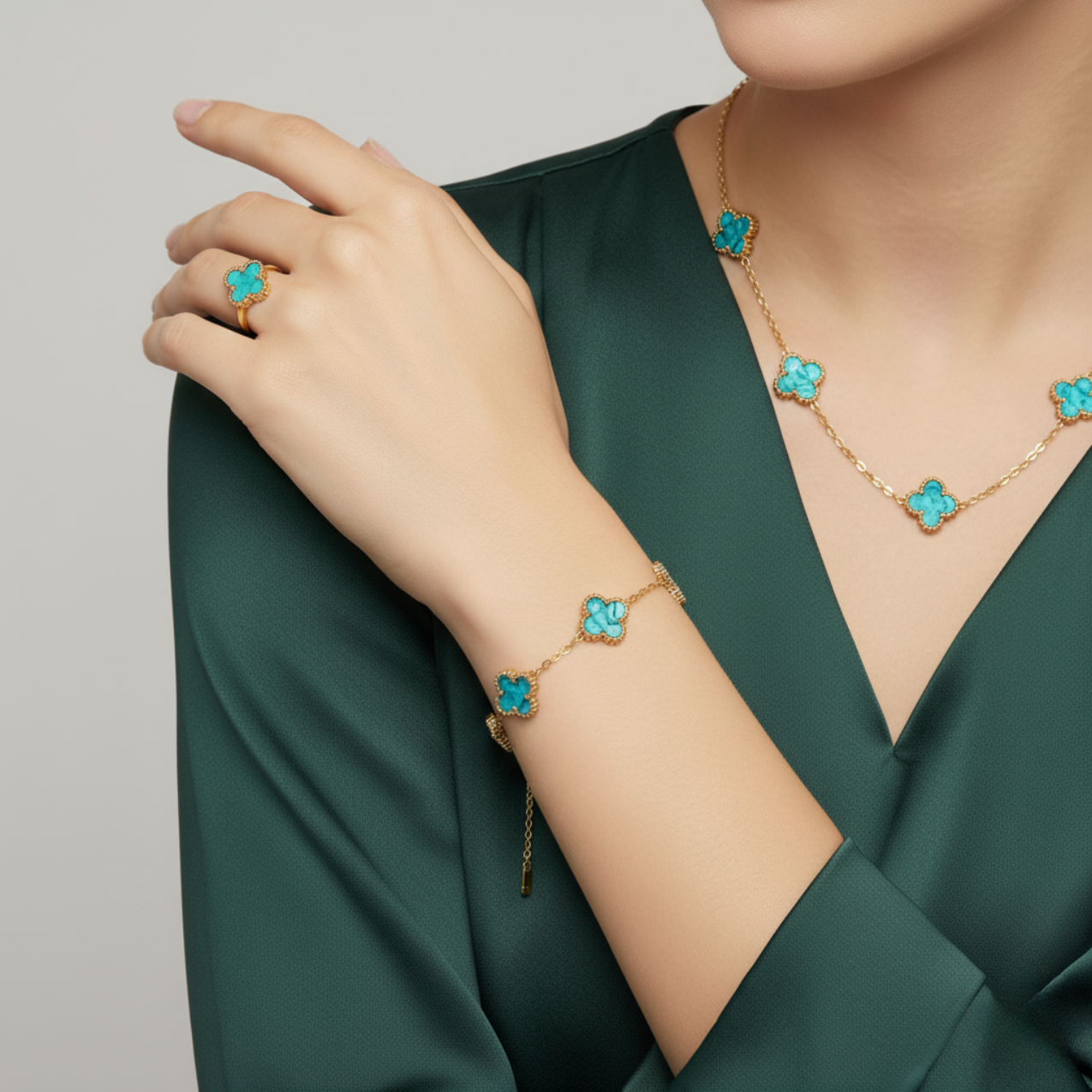 Conjunto Completo de Tréboles Esmaltados Turquesa Jaspeado (Collar, Pendientes, Pulsera y Anillo) - 100% Acero Bañado en Oro 18K