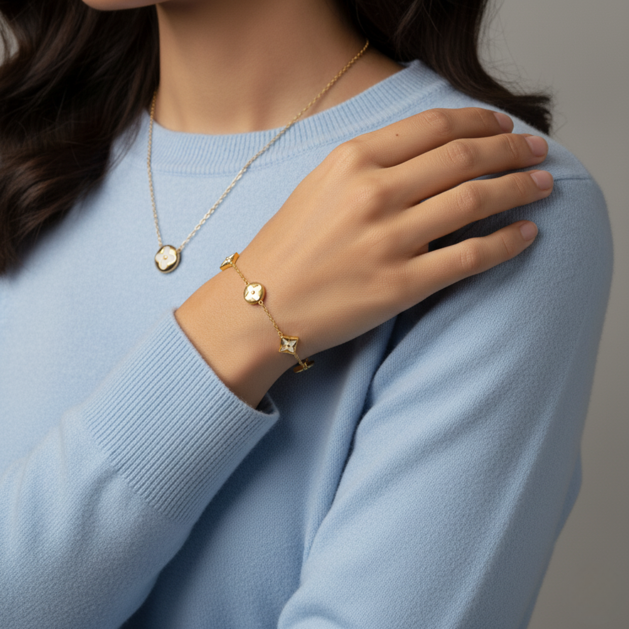 Conjunto de Joyería Trébol Nácar con Detalle Central 100% Acero Bañado en Oro 18K
