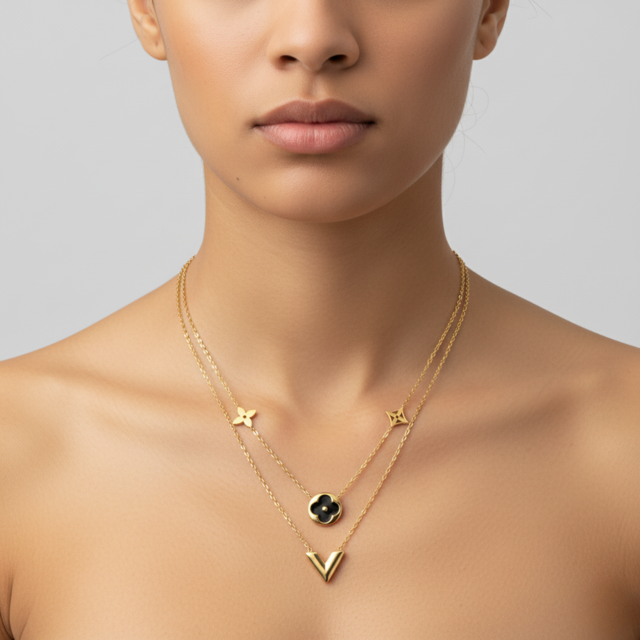 Collar Doble Cadena con Colgantes Florales y "V" 100% Acero Bañado en Oro 18K