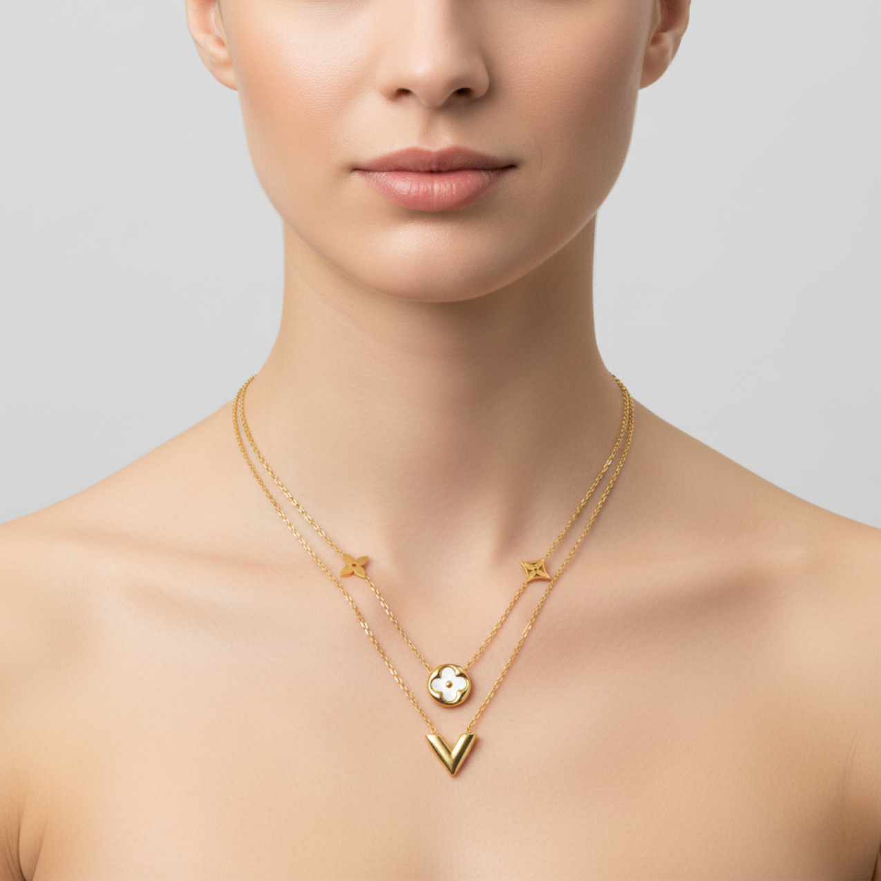 Collar Doble Cadena con Colgantes Florales y "V" 100% Acero Bañado en Oro 18K