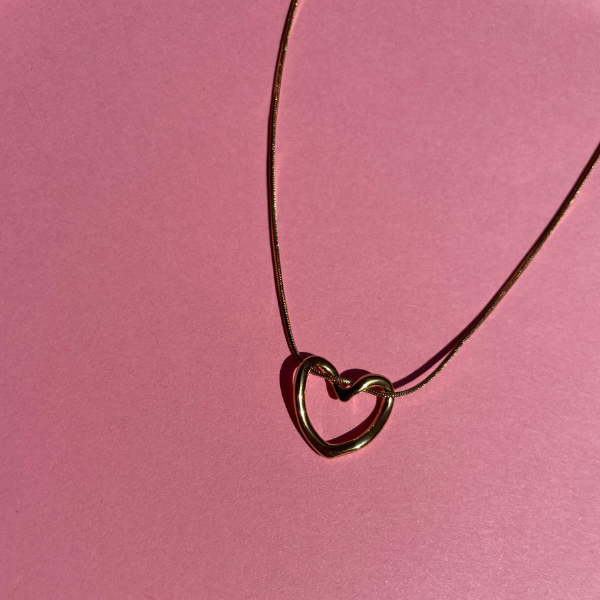 Collier cœur en acier plaqué or 18 carats