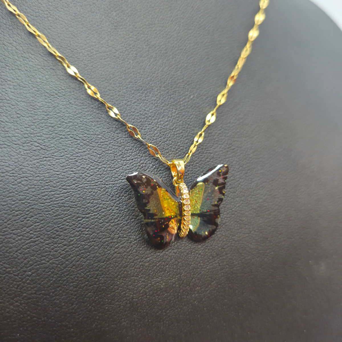 Collier papillon multi-tons en cristal et zircone avec ailes - 100 % acier plaqué or 18 carats