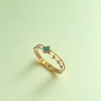 Pulsera Rígida Doble Banda con Trébol Esmaltado Turquesa y Circonitas - 100% Acero Bañado en Oro 18K