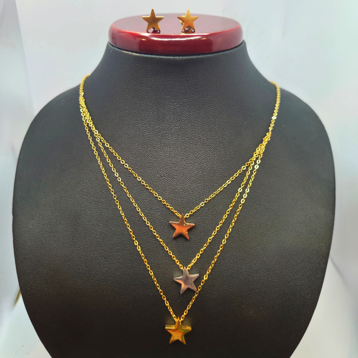 Conjunto Collar de Tres Cadenas con Estrellas y Pendientes a Juego - 100% Acero Bañado en Oro 18K