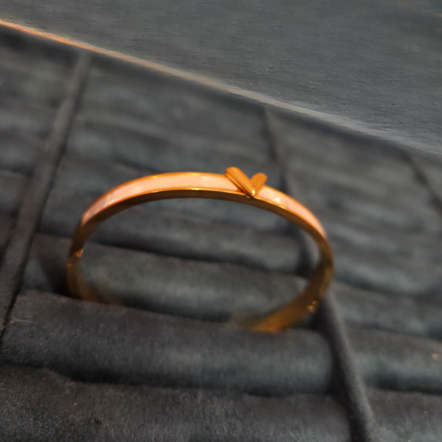Bracelet cœur émaillé blanc - 100 % acier plaqué or 18 carats