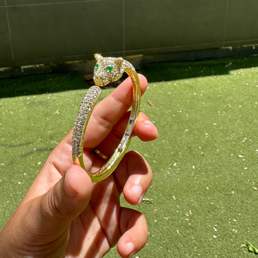 Pulsera Cabeza de Pantera/Tigre con Circonitas y Ojos Verdes - 100% Acero Bañado en Oro de 18K