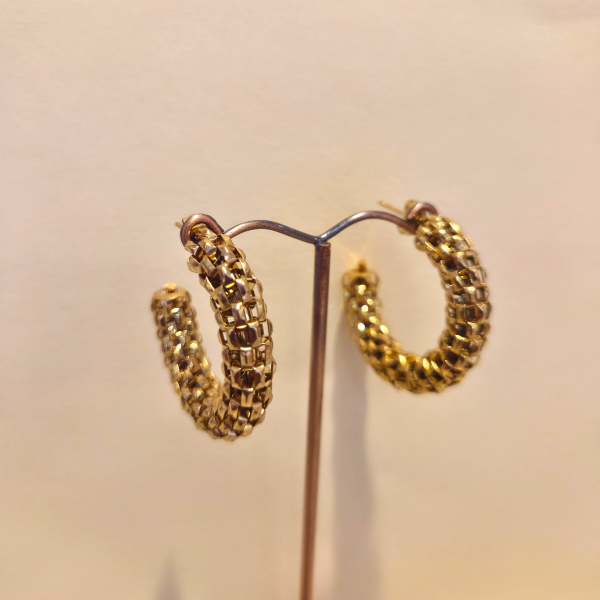 Boucles d'oreilles créoles texturées - 100 % acier plaqué or 18 carats