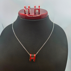 Conjunto Collar y Pendientes con Letra 'H' Esmaltada Roja - 100% Acero Bañado en Rodio