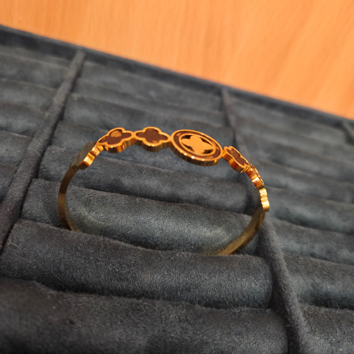 Bracelet 100 % acier plaqué or 18 carats - Design élégant