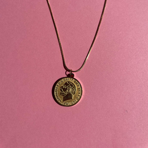 Collier en acier plaqué or 18 carats avec pendentif pièce de monnaie antique