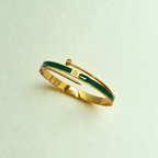Pulsera Rígida Diseño Clavo con Esmalte Verde - 100% Acero Bañado en Oro 18K