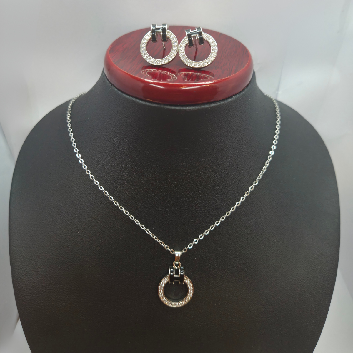 Conjunto Collar y Pendientes de Anillos con Circonitas - 100% Acero Bañado en Rodio