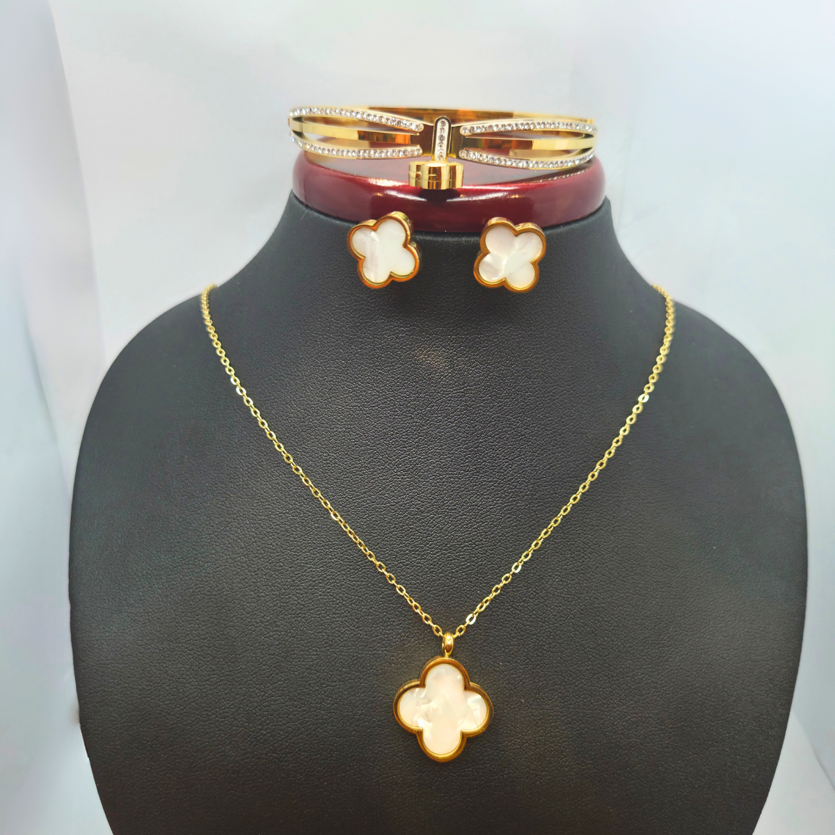 Conjunto de Trébol de Nácar y Pulsera Rígida con Circonitas (Collar, Pendientes y Pulsera) - 100% Acero Bañado en Oro 18K