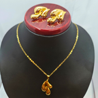 Conjunto Collar y Pendientes Diseño Abstracto Curvo - 100% Acero Bañado en Oro 18K