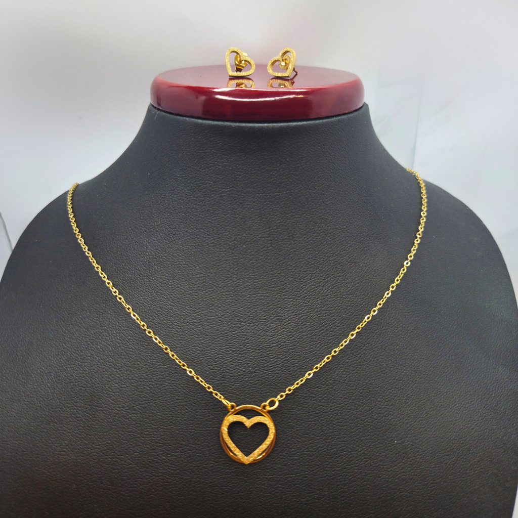 Conjunto Collar y Pendientes de Corazones Calados - 100% Acero Bañado en Oro 18K