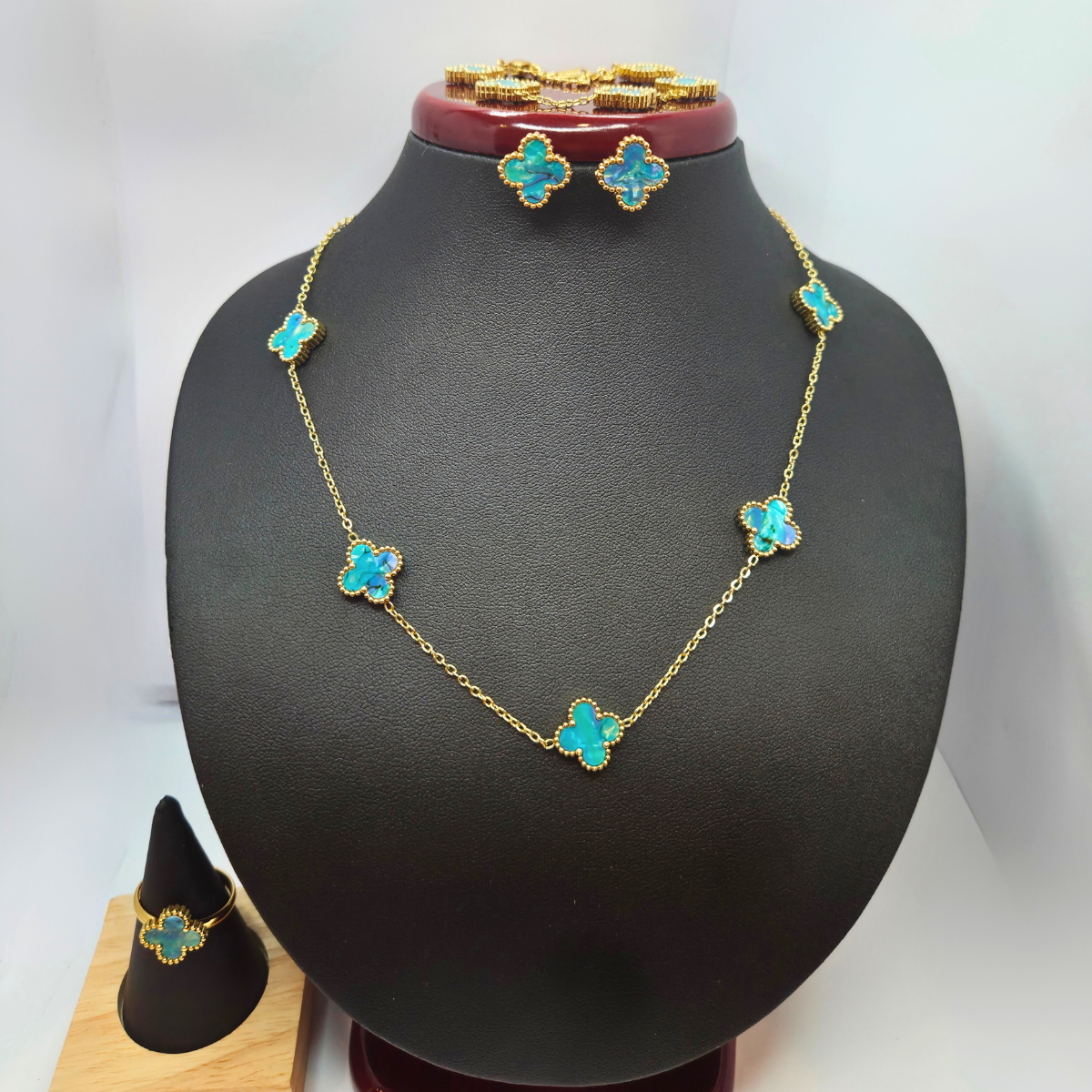 Conjunto Completo de Tréboles Esmaltados Turquesa Jaspeado (Collar, Pendientes, Pulsera y Anillo) - 100% Acero Bañado en Oro 18K