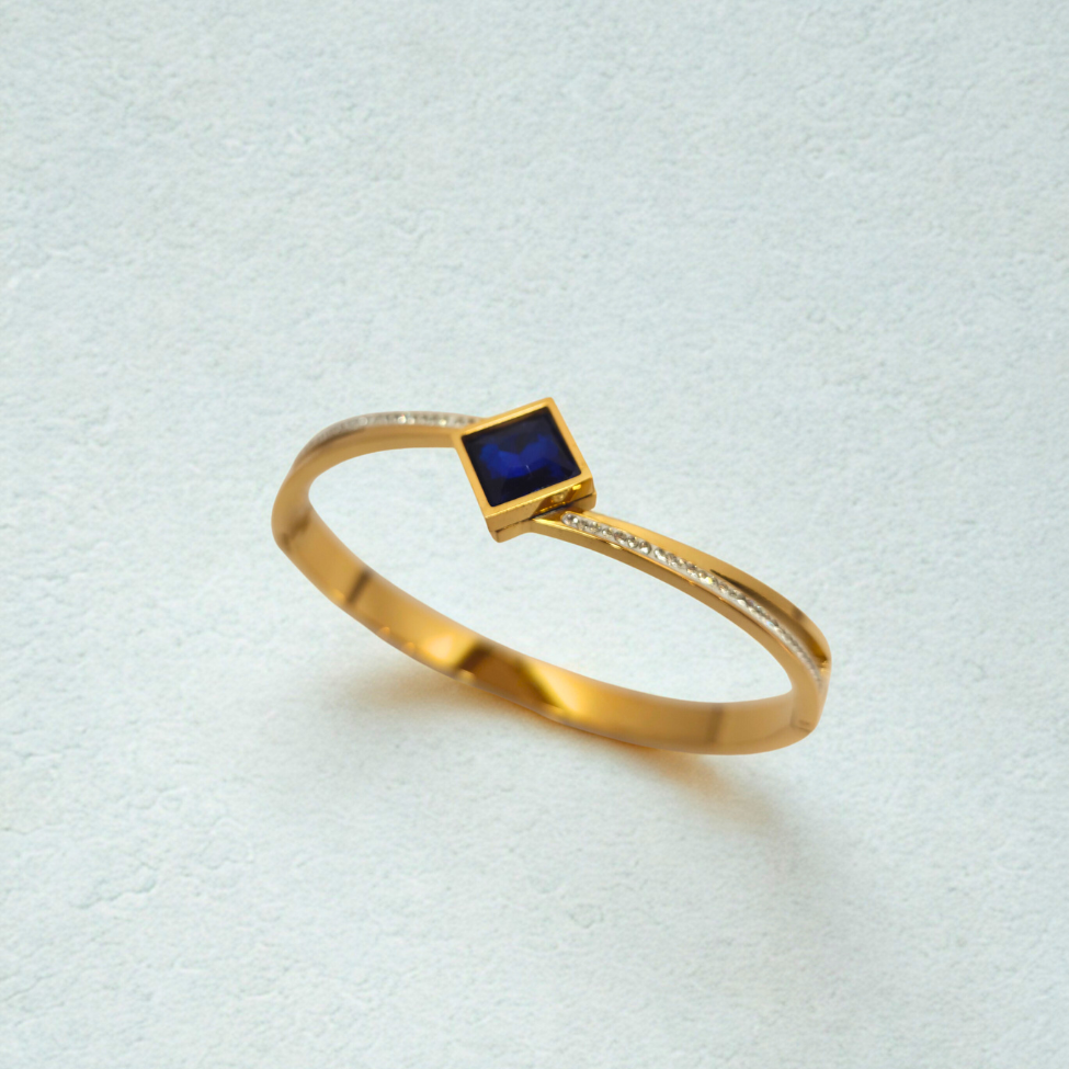 Pulsera Rígida con Cristal Cuadrado Azul y Circonitas - 100% Acero Bañado en Oro 18K