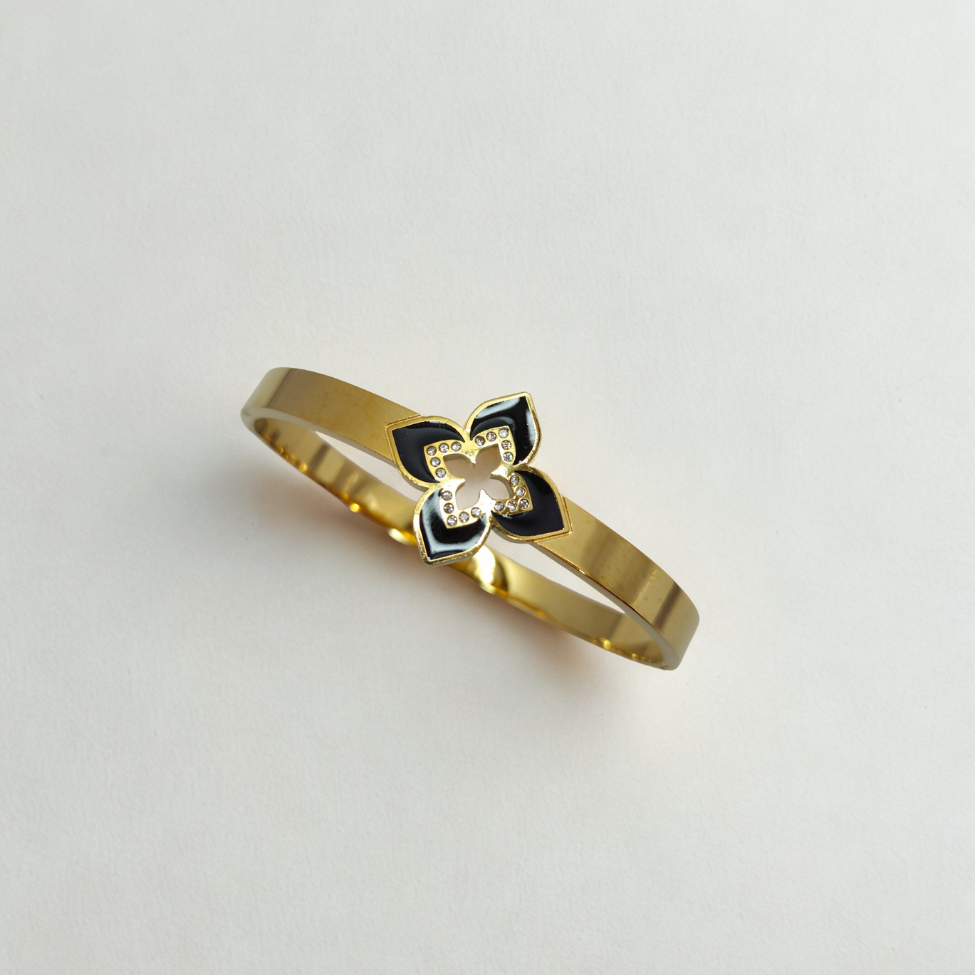 Bracelet rigide avec fleur émaillée à quatre pétales et zircone - 100 % acier plaqué or 18 carats