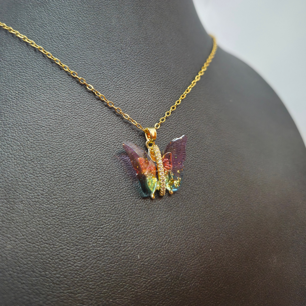 Conjunto Collar y Pendientes de Mariposa con Alas de Cristal Multicolores y Circonitas - 100% Acero Bañado en Oro 18K