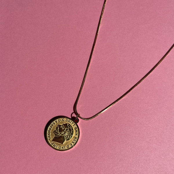 Collier en acier plaqué or 18 carats avec pendentif pièce de monnaie antique