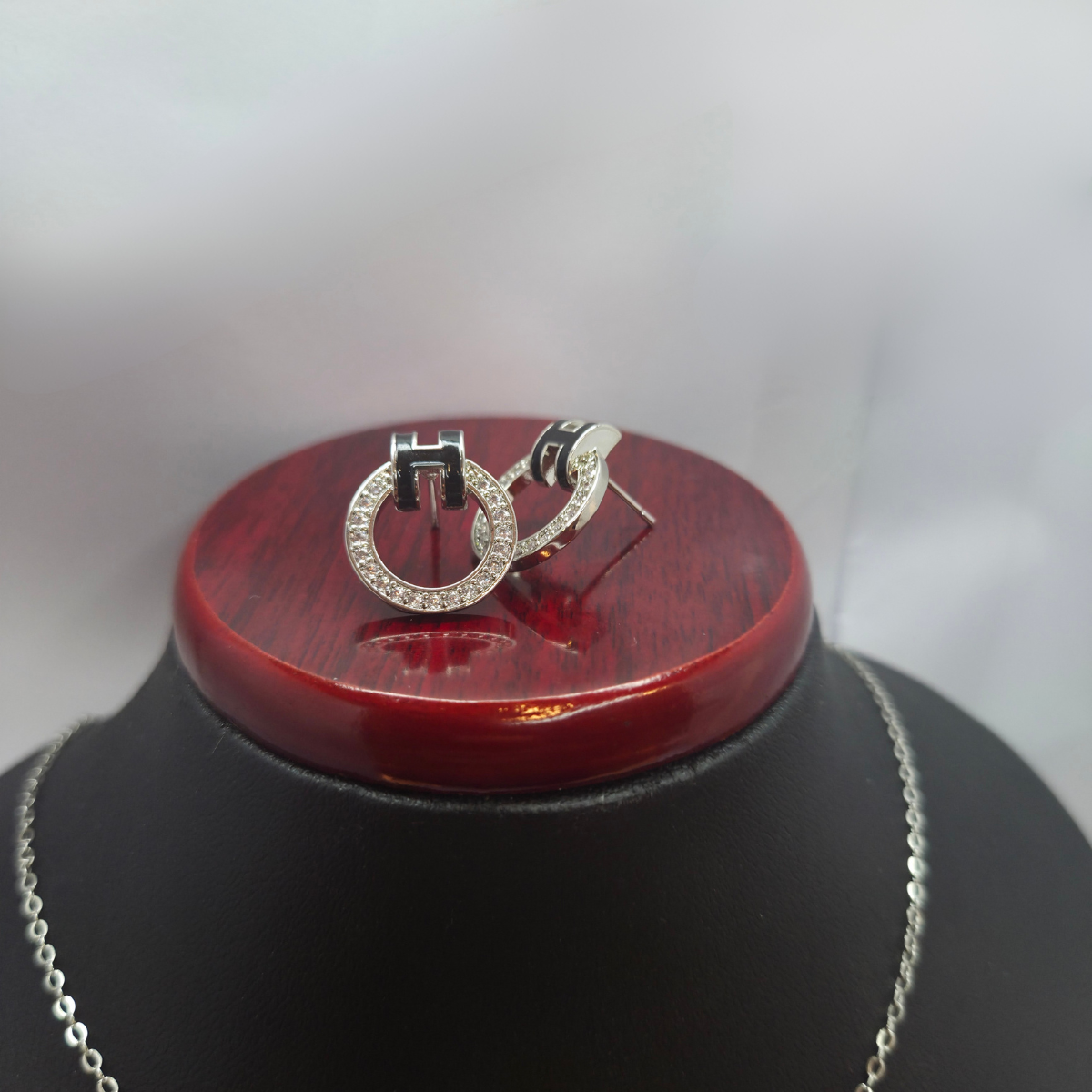 Conjunto Collar y Pendientes de Anillos con Circonitas - 100% Acero Bañado en Rodio