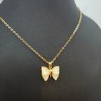 Conjunto Collar y Pendientes de Mariposa con Nácar - 100% Acero Bañado en Oro 18K