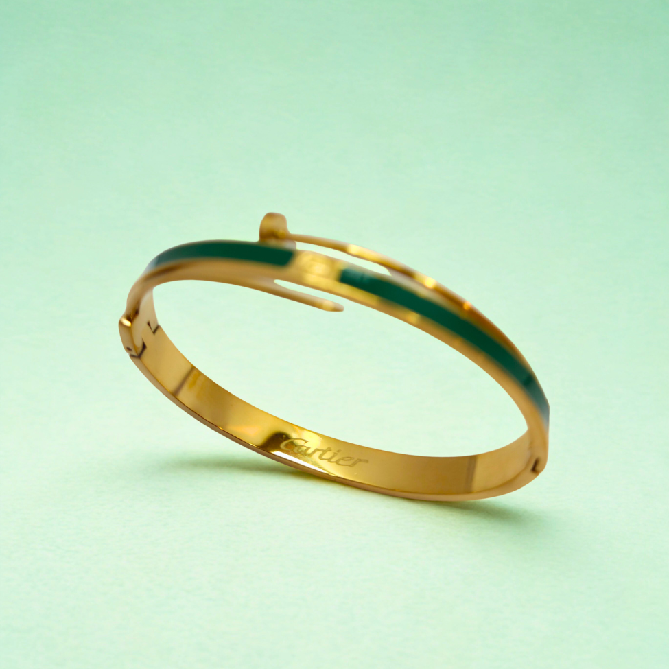 Bracelet rigide en émail vert, motif clous, 100 % acier plaqué or 18 carats