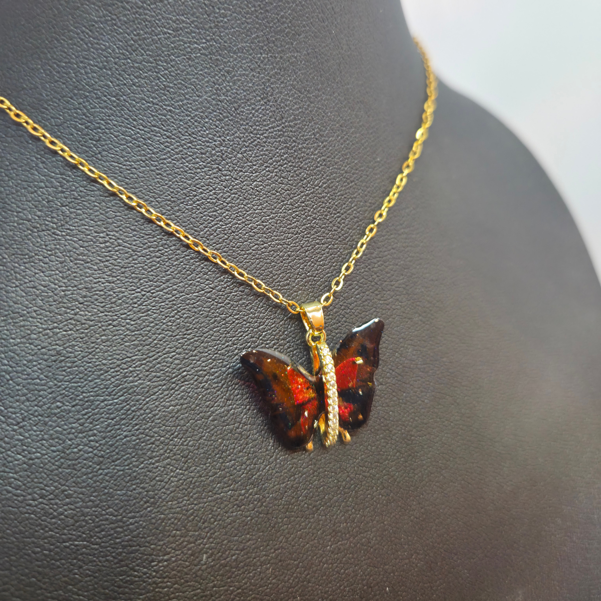 Conjunto Collar y Pendientes de Mariposa con Alas Esmaltadas Rojas y Circonitas - 100% Acero Bañado en Oro 18K
