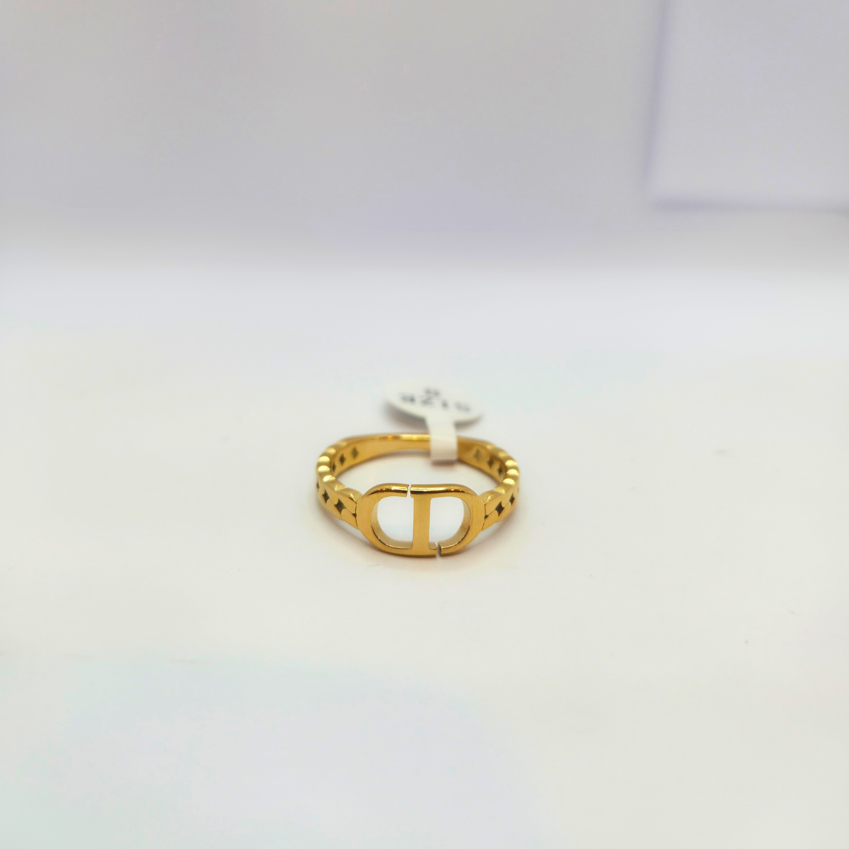 Bague initiale « CD » avec détails ajourés - 100 % acier plaqué or 18 carats