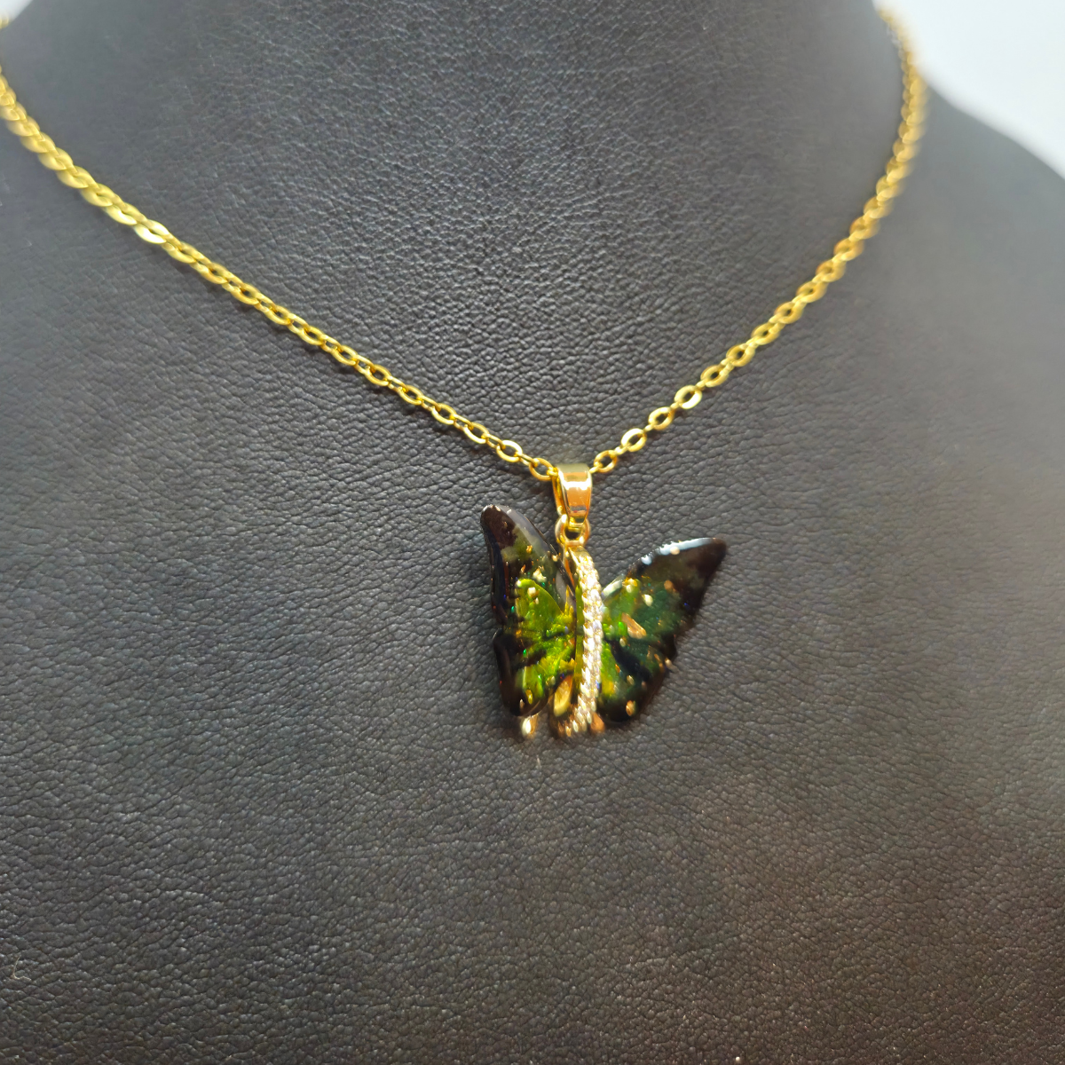 Conjunto Collar y Pendientes de Mariposa con Alas Esmaltadas Verdes y Circonitas - 100% Acero Bañado en Oro 18K