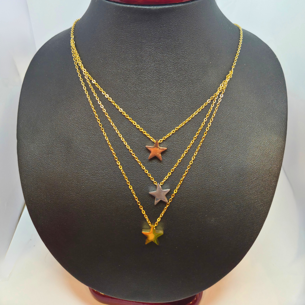 Conjunto Collar de Tres Cadenas con Estrellas y Pendientes a Juego - 100% Acero Bañado en Oro 18K