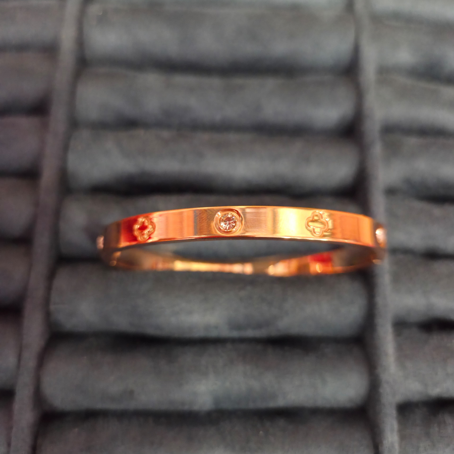 Bracelet « Amour éternel » avec vis et détails en zircone – 100 % acier plaqué or 18 carats