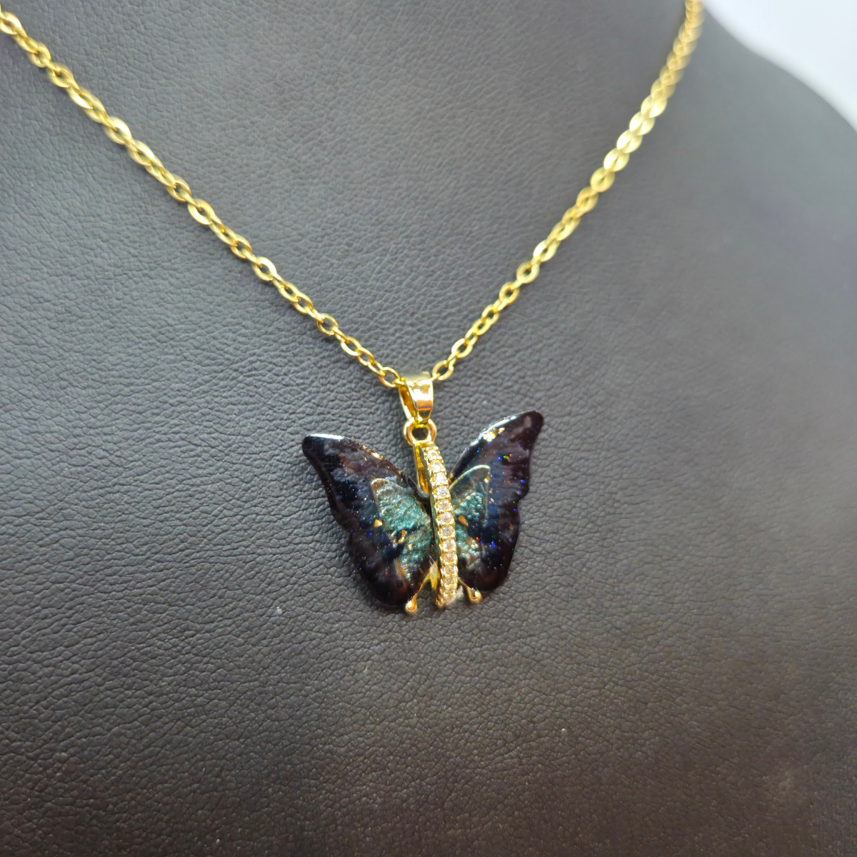 Conjunto Collar y Pendientes de Mariposa con Alas Esmaltadas Multicolores y Circonitas - 100% Acero Bañado en Oro 18K