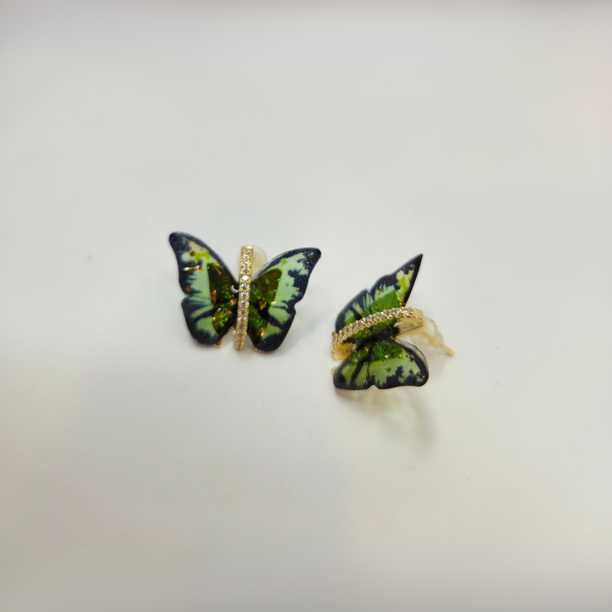 Conjunto Collar y Pendientes de Mariposa con Alas Esmaltadas Verdes y Circonitas - 100% Acero Bañado en Oro 18K