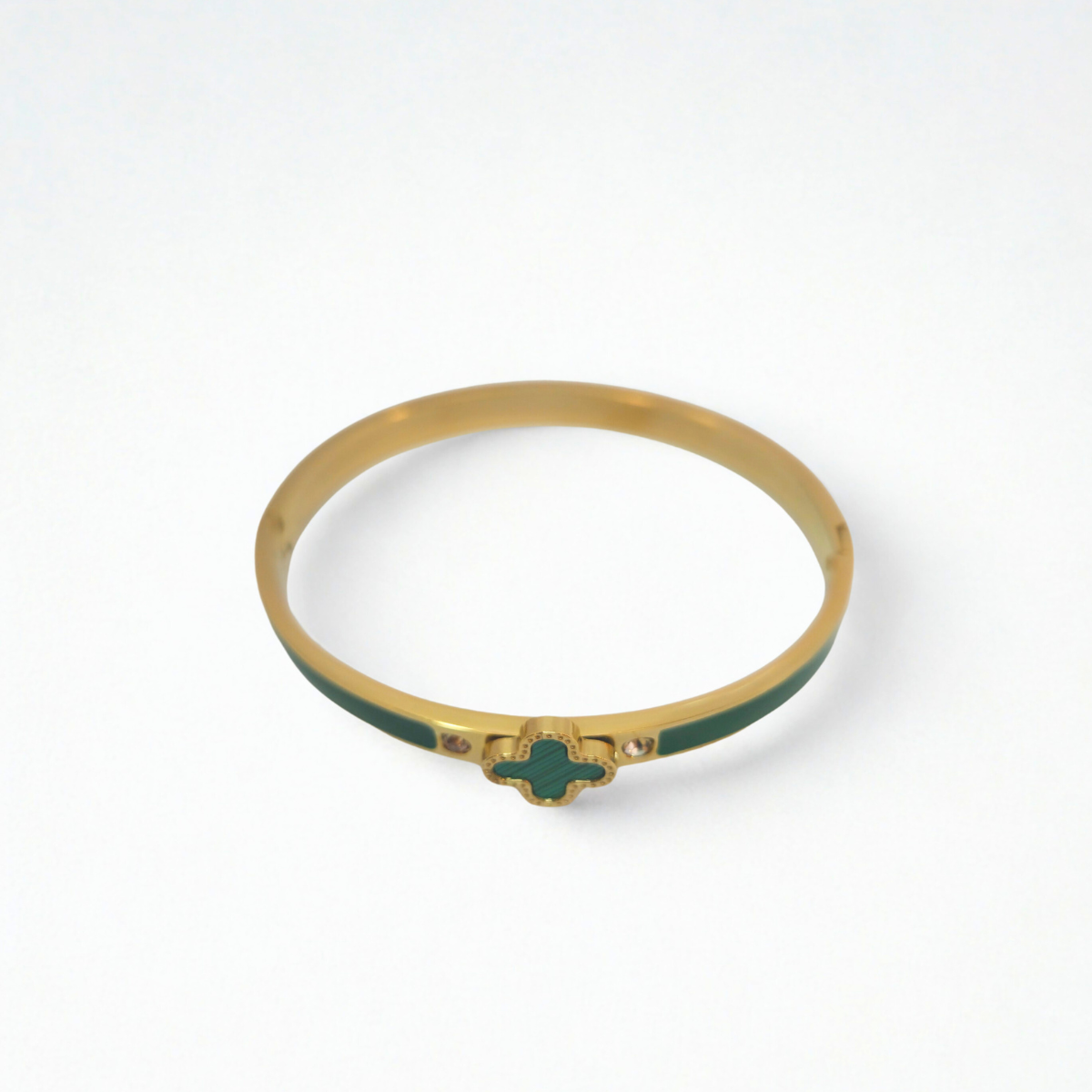 Bracelet rigide avec motif trèfle émaillé vert et zircone - 100 % acier plaqué or 18 carats