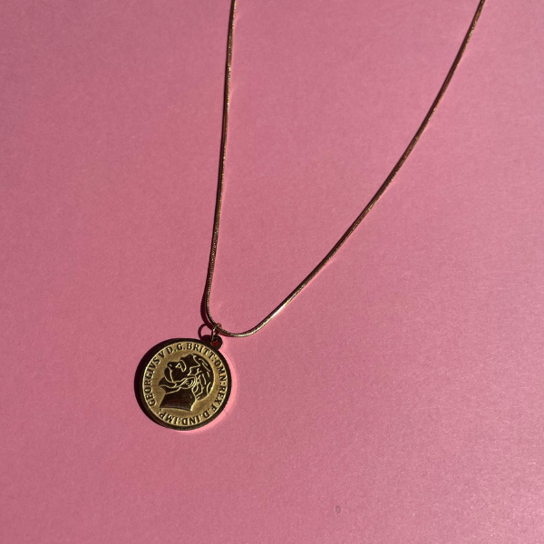 Collier en acier plaqué or 18 carats avec pendentif pièce de monnaie antique