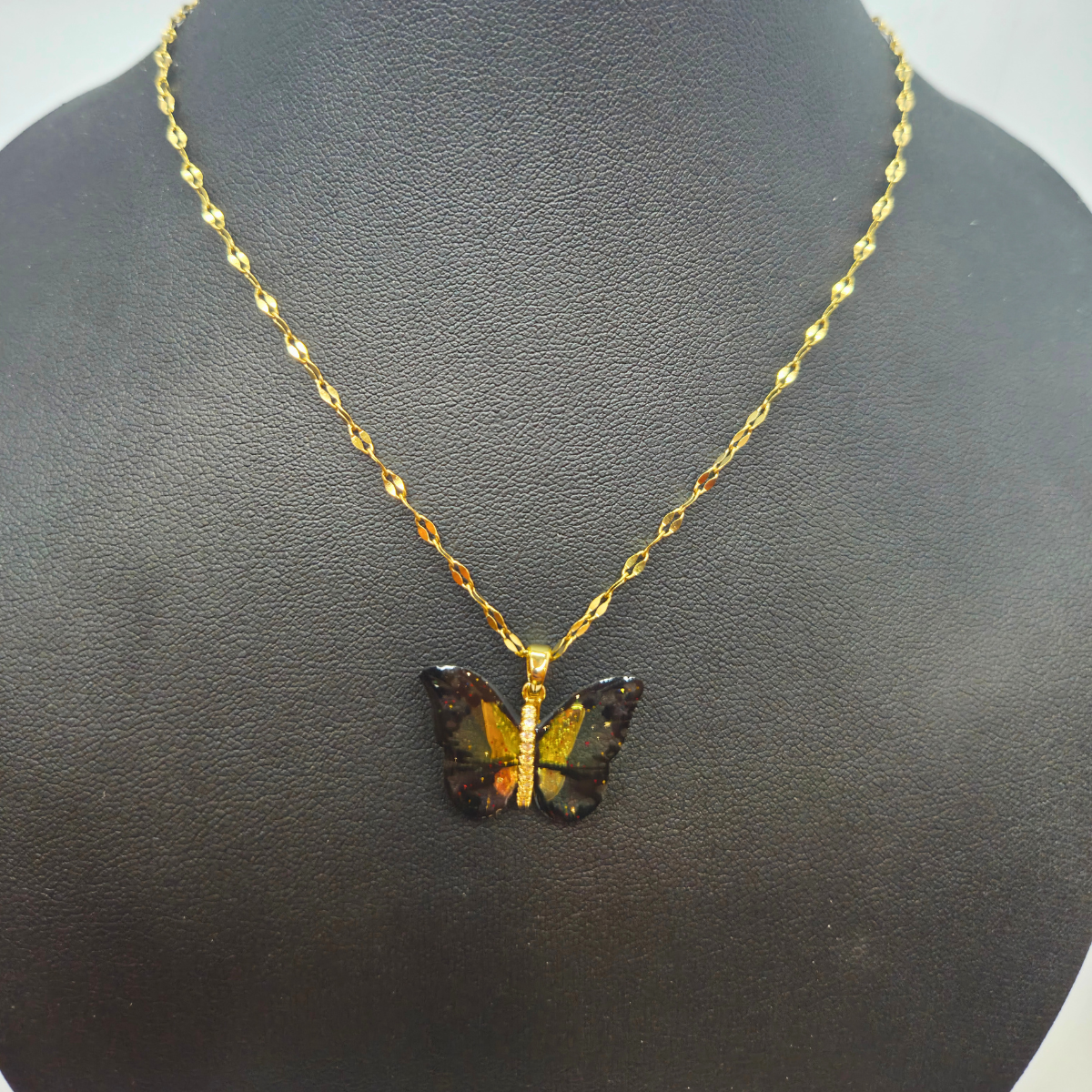 Collier papillon multi-tons en cristal et zircone avec ailes - 100 % acier plaqué or 18 carats
